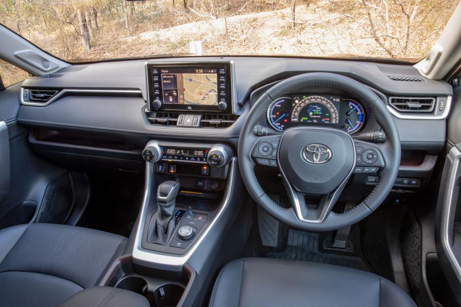 Торпедо Toyota RAV4 Hybrid Cruiser 2019 года  (AU) (фото 12 из 21)